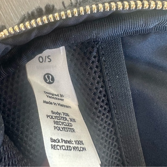 LULULEMON Everywhere Belt Bag Plush Sherpa - Black and Gold - Picture 7 of 8